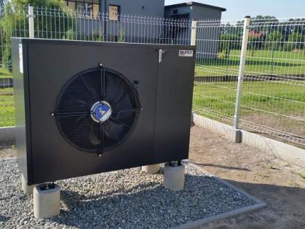 Pompy ciepła przy szkole w Zabłociu